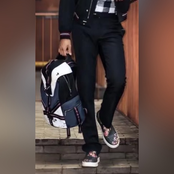 ✨Dior Black navy and White Backpack 100% authentic 
Men and women can both use - Picture 9 of 9